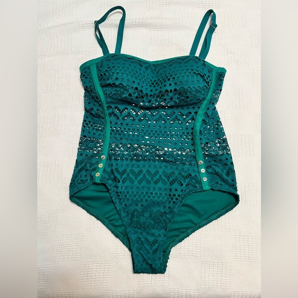 Swim suit - Picture 3 of 8